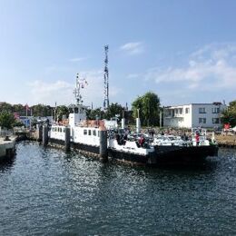 Auto-Personenfährverkehr Hohe Düne - Warnemünde