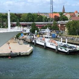 Auto-Personenfährverkehr Hohe Düne - Warnemünde